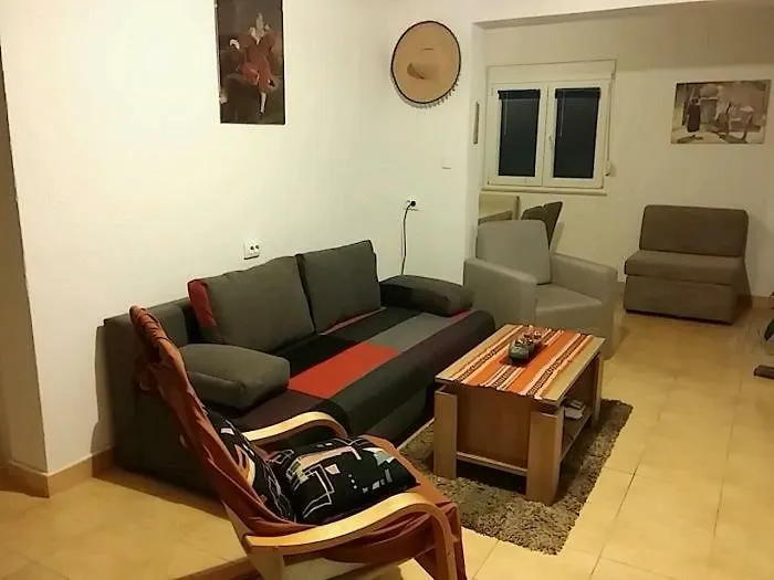 Apartment Gogi Apartman Donji Okrug