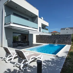 Tesa 1 - Heated Swimming Pool Villa